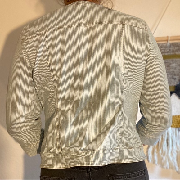 Chico’s Blue & White Stripe Button Up Jacket! - Picture 3 of 4